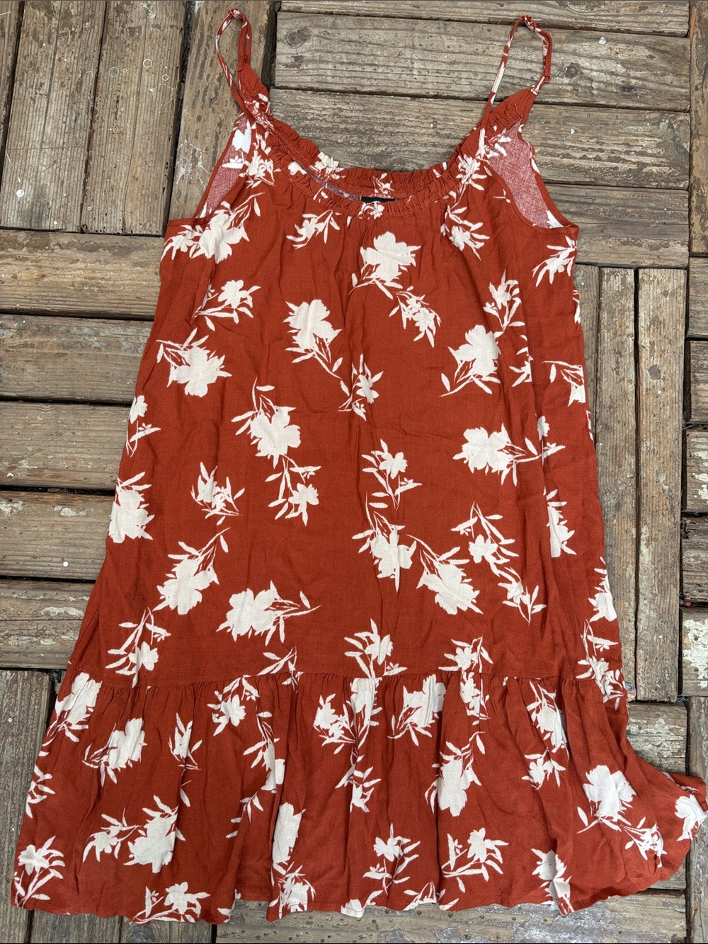 bobeau Rust and White Floral Tiered Mini Dress